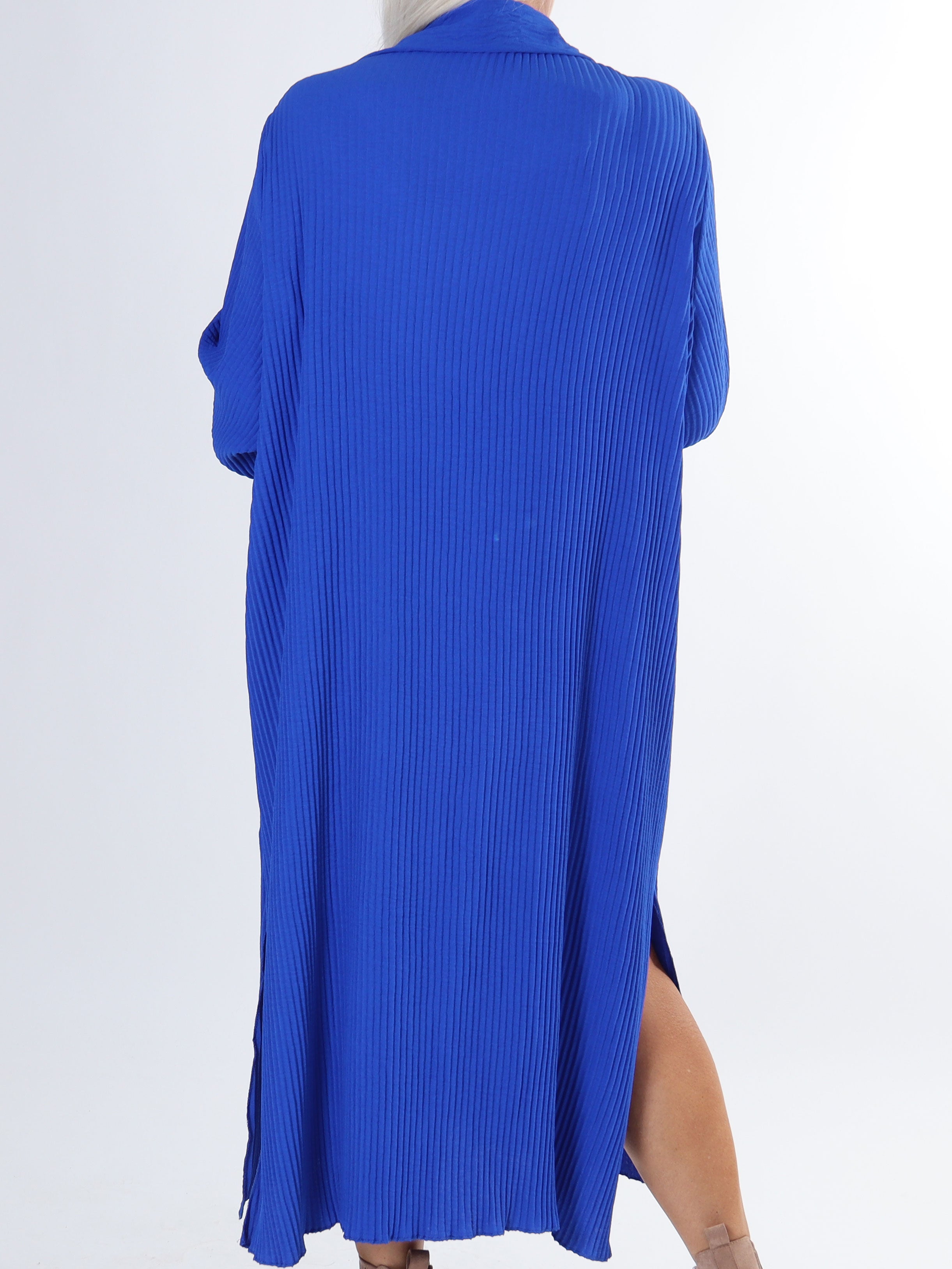 Lenora - Lang plisseret plus size kjole med knapper